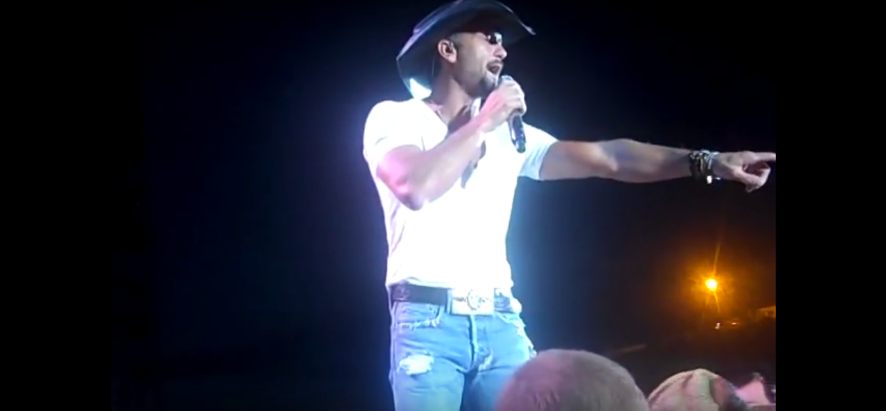 Tim McGraw Catches a Drunk Guy Hitting a Girl and Kicks Him Out of Concert [VIDEO]