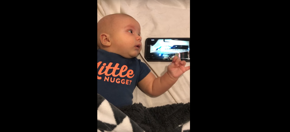 Watch This Baby Stop Crying to the Song Losing Sleep by Chris Young [VIDEO]