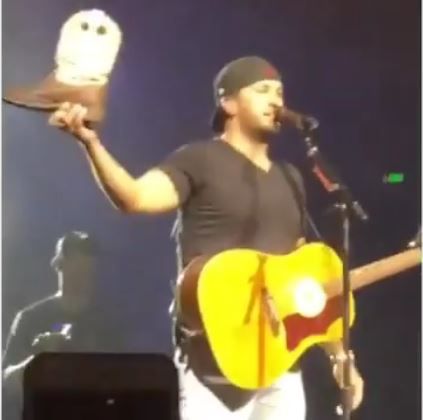 WATCH: LUKE BRYAN DOES A TWO-BEER “SHOEY” IN AUSTRALIA