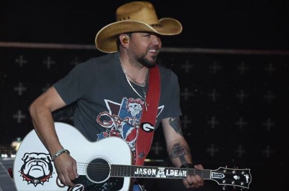 WATCH: Jason Aldean Performs “Drowns the Whiskey” During ‘The Voice’ Finale