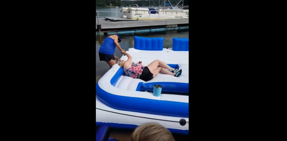 Watch These Ladies Having a Blast While Struggling to Get Out of the Inflatable Raft [VIDEO]