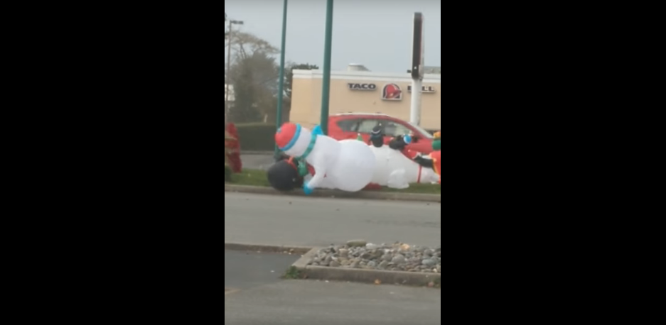 Inflatable Snow Men Engage in Epic Fight [WATCH]