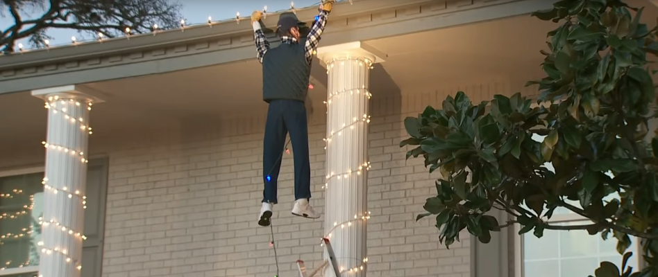Christmas Decorations Cause Neighbors to Dial 911 [VIDEO]