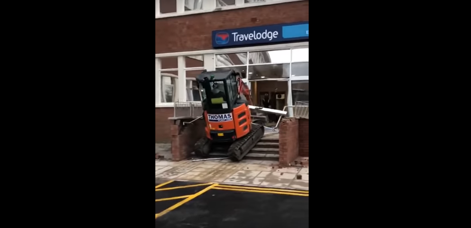 Unpaid Contractor Destroys Travelodge in Revenge [VIDEO]