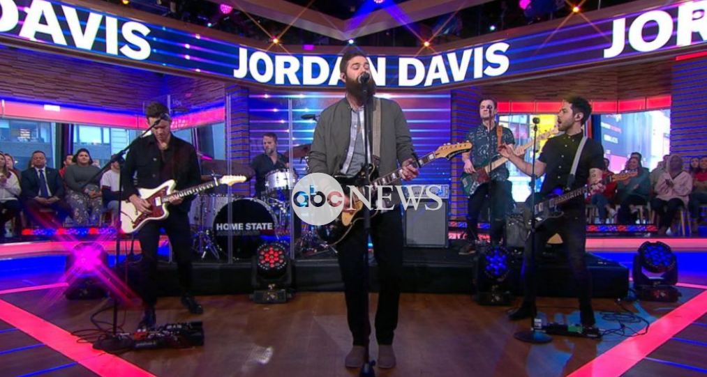 Jordan Davis ‘Makes it Big’ In His Grandma’s Eyes With GMA [watch]