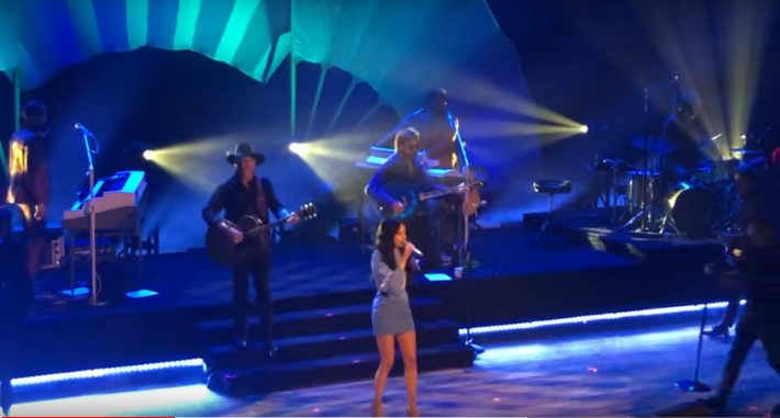 Brooks and Dunn Surprises Crowd and Joins Kacey Musgraves on Stage to Sing Neon Moon [WATCH]