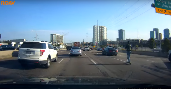 Stupid Citizen Spotted on LimeBike Crossing Five Lanes on Major Highway [VIDEO]